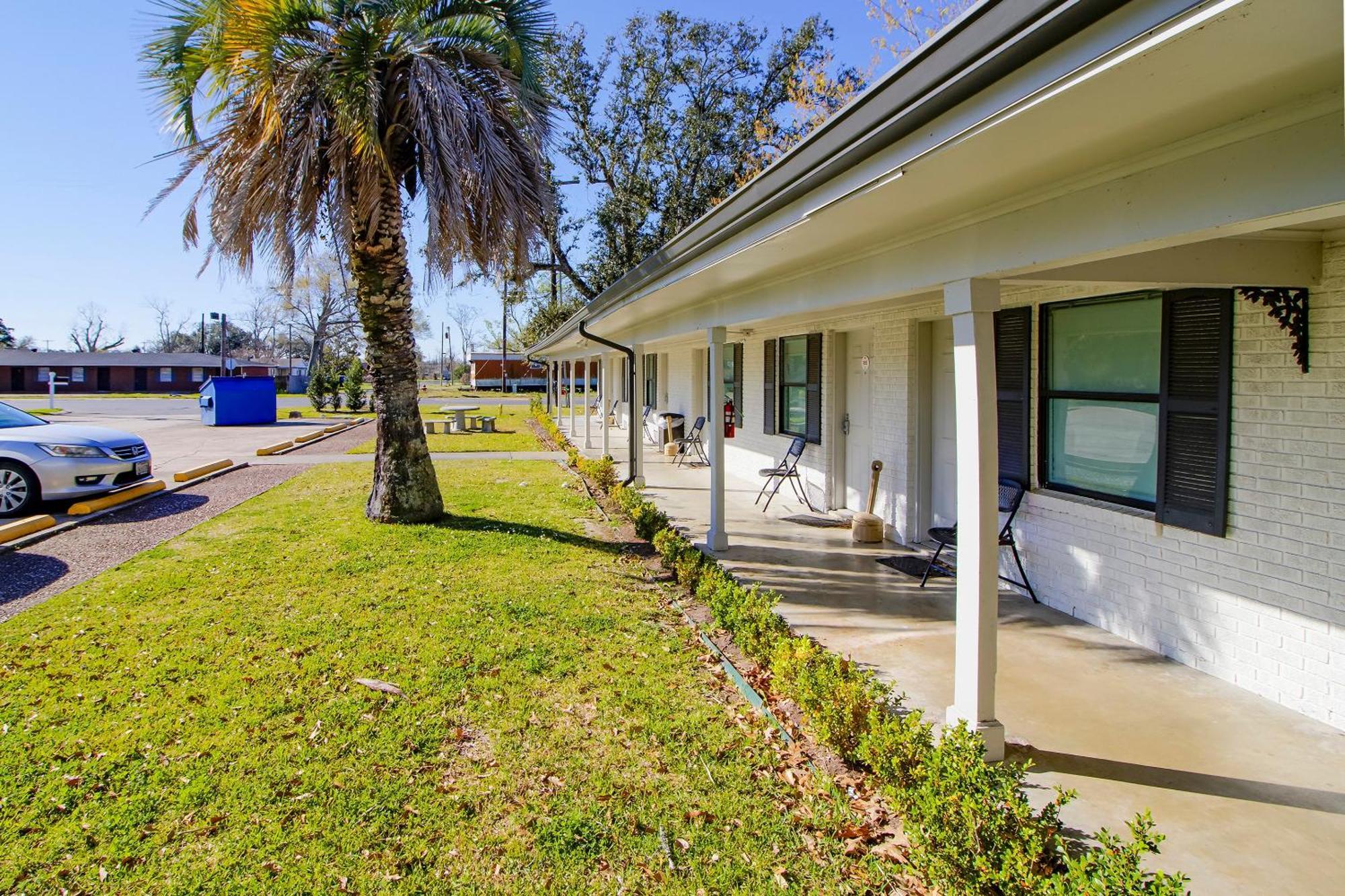 Hotel Oyo La Hwy 90 West